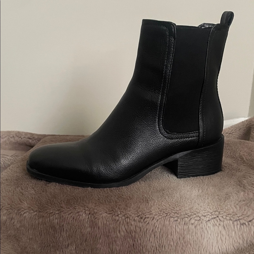 Kenneth Cole Reaction Black Ankle Chelsea Boot